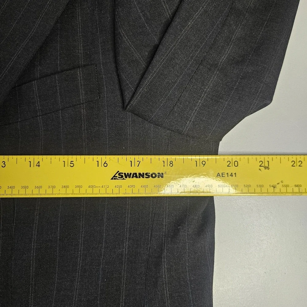 Vintage Chaps Ralph Lauren Mens Blazer‎ 38R Wool Grey Pinstripe Sport Coat